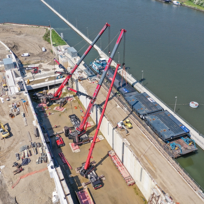 Pose des portes écluse ampsin