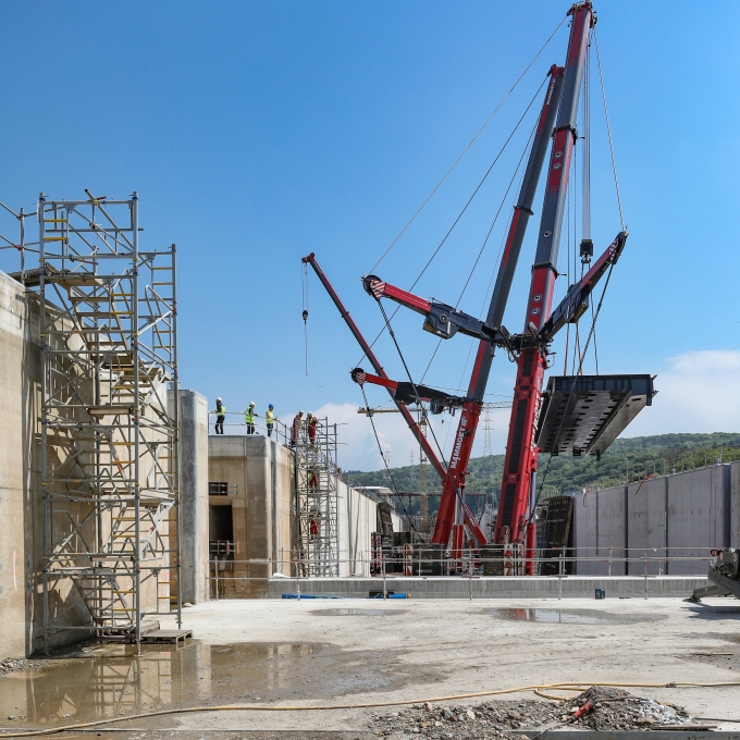 Pose des portes écluse ampsin