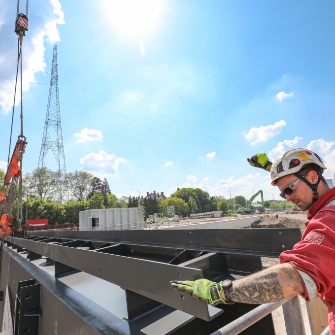 Pose des portes écluse ampsin