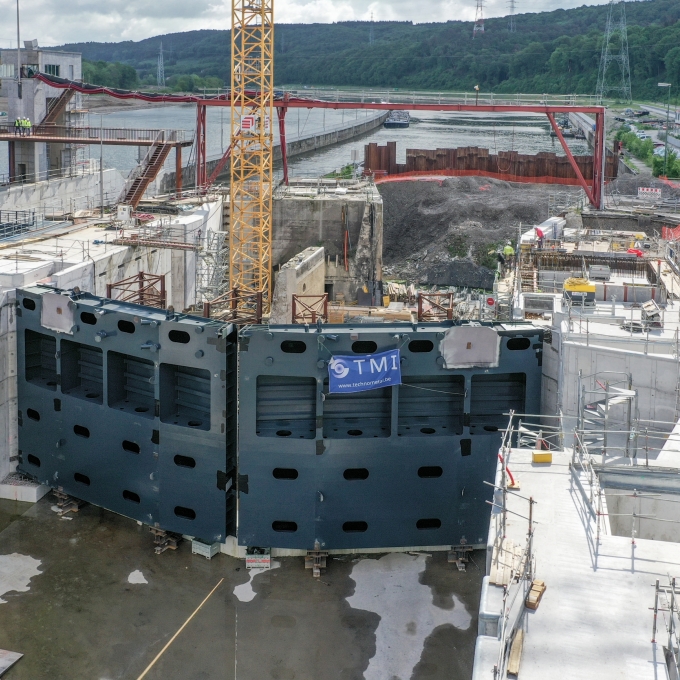 Pose des portes écluse ampsin