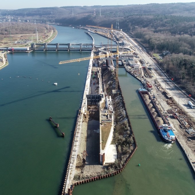 Mise à grand gabarit de l'écluse d'Ampsin-Neuville à Huy. 