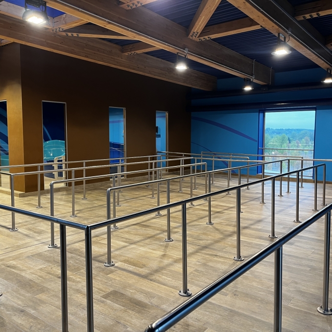 Espace d'attente en bas de la tour