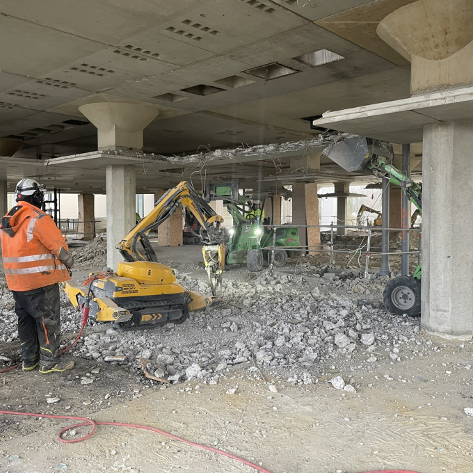 Machines démolition Tour Mendel