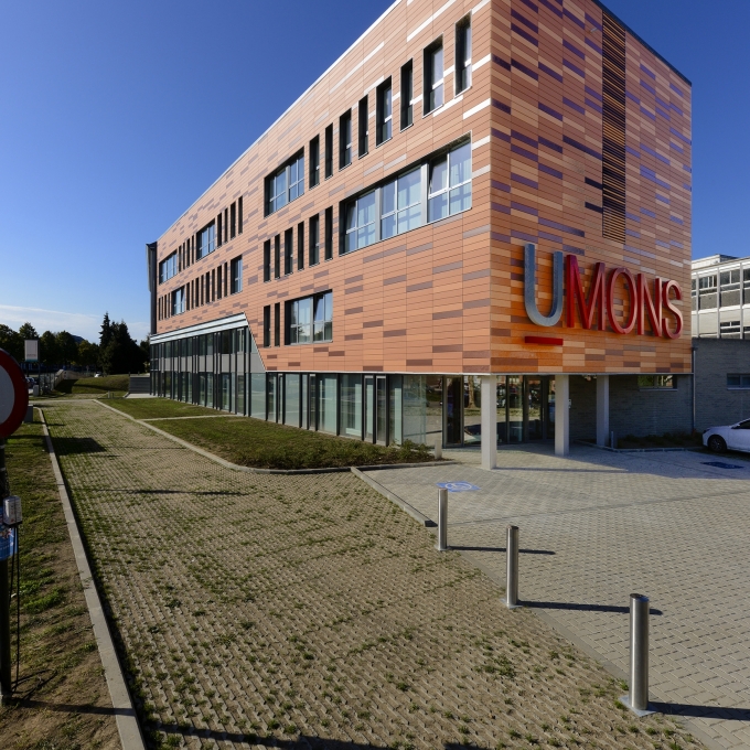 Conception et construction d'un bâtiment de l'UMons par Duchêne