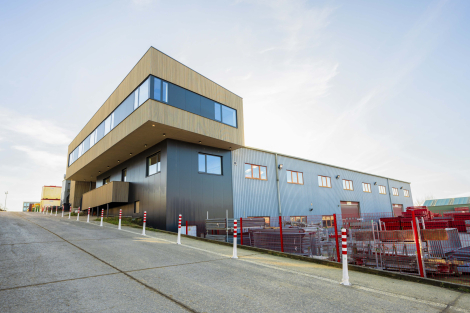 Vue extérieure bureaux menuiserie